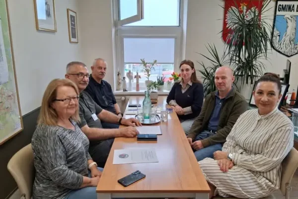 Gmina Dobra stawia na bezpieczeństwo: plany budowy gruzowiska treningowego dla psów ratowniczych