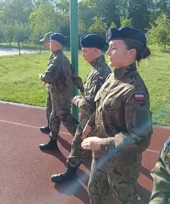 Nowy rok szkolenia w klasach OPW — kadeci uczą się musztry i strzelectwa
