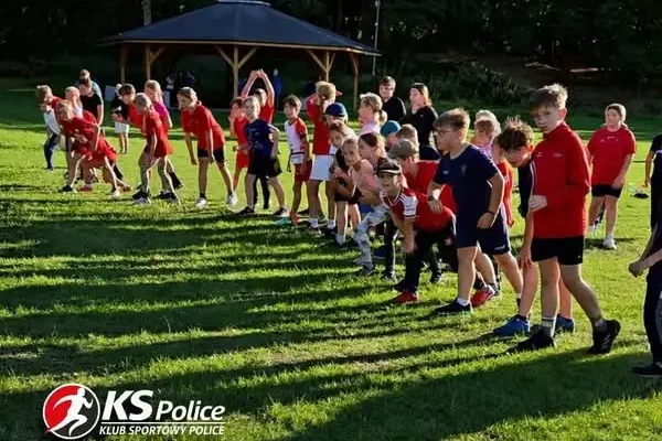 35 zawodników KS Police na starcie Szkolnej Ligi Biegów Przełajowych