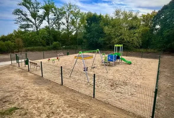 Nowy plac zabaw w Rosówku gotowy – trwa kompletowanie dokumentacji