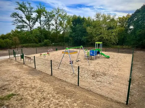 Nowy plac zabaw w Rosówku gotowy – trwa kompletowanie dokumentacji