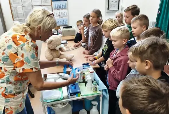 Tydzień Bezpieczeństwa w klasie 2 PA – praktyczne lekcje i integracyjne ognisko