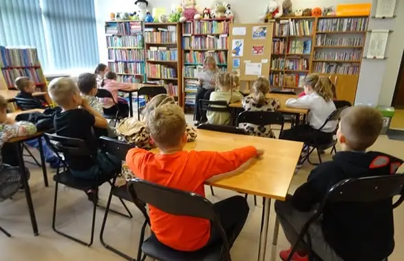 Dzień Znaczka Pocztowego w bibliotekach w Przecławiu i Kołbaskowie