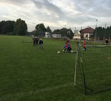 KP Dobra zaprasza dzieci na darmowe treningi piłkarskie
